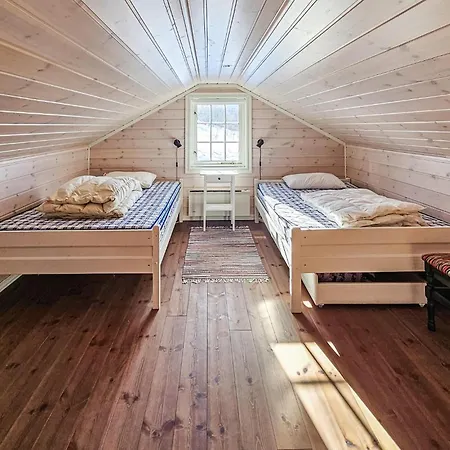 5 Bedroom Cozy In Holiday home *