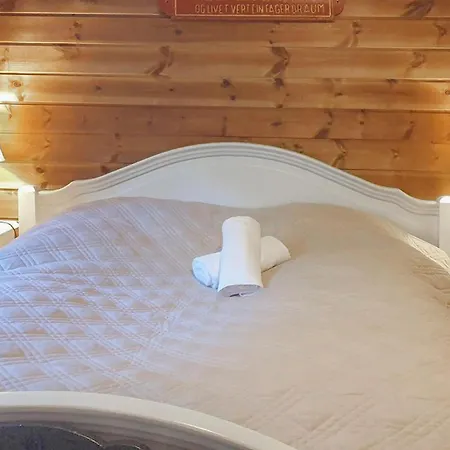 5 Bedroom Cozy In Holiday home
