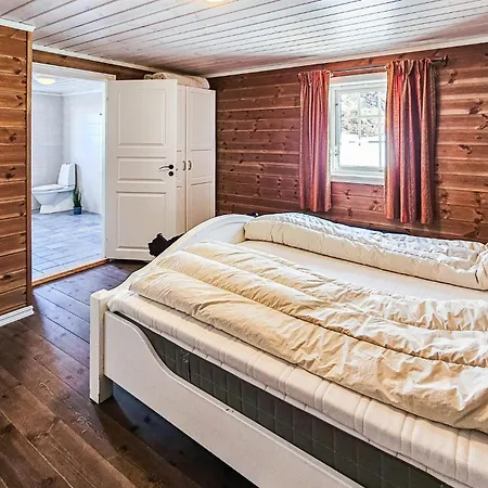 5 Bedroom Cozy In 헴세달