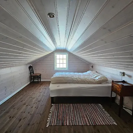 5 Bedroom Cozy In 헴세달